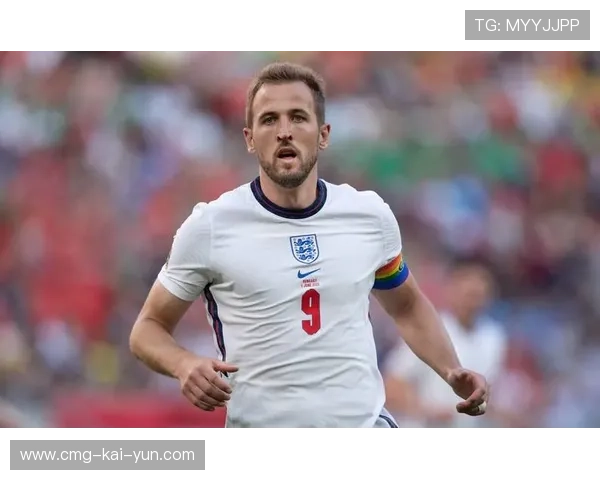 凯恩禁区前摆脱后精准送出直塞,拜仁攻势全面提速